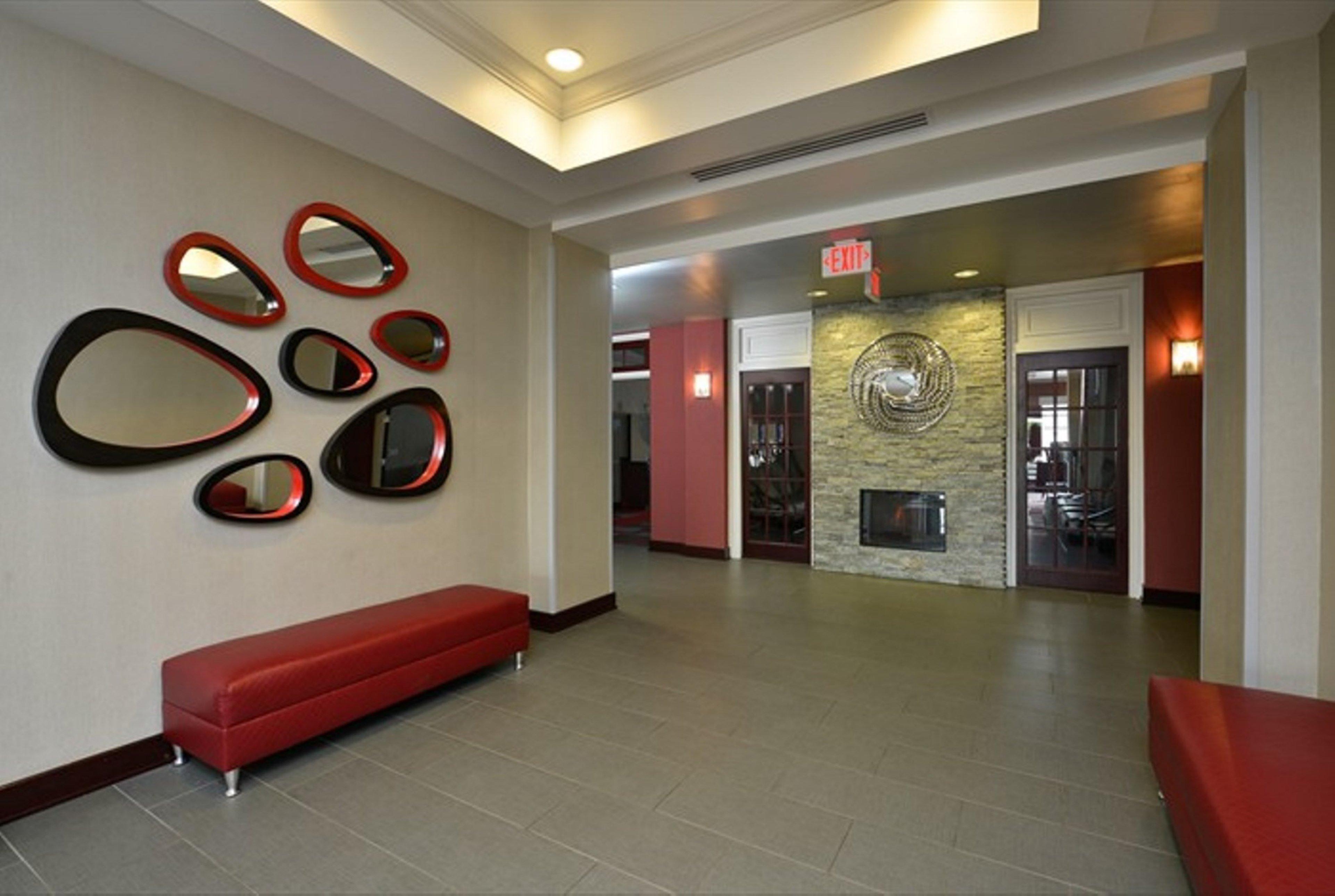 Holiday Inn Express & Suites Utica By Ihg Exterior foto