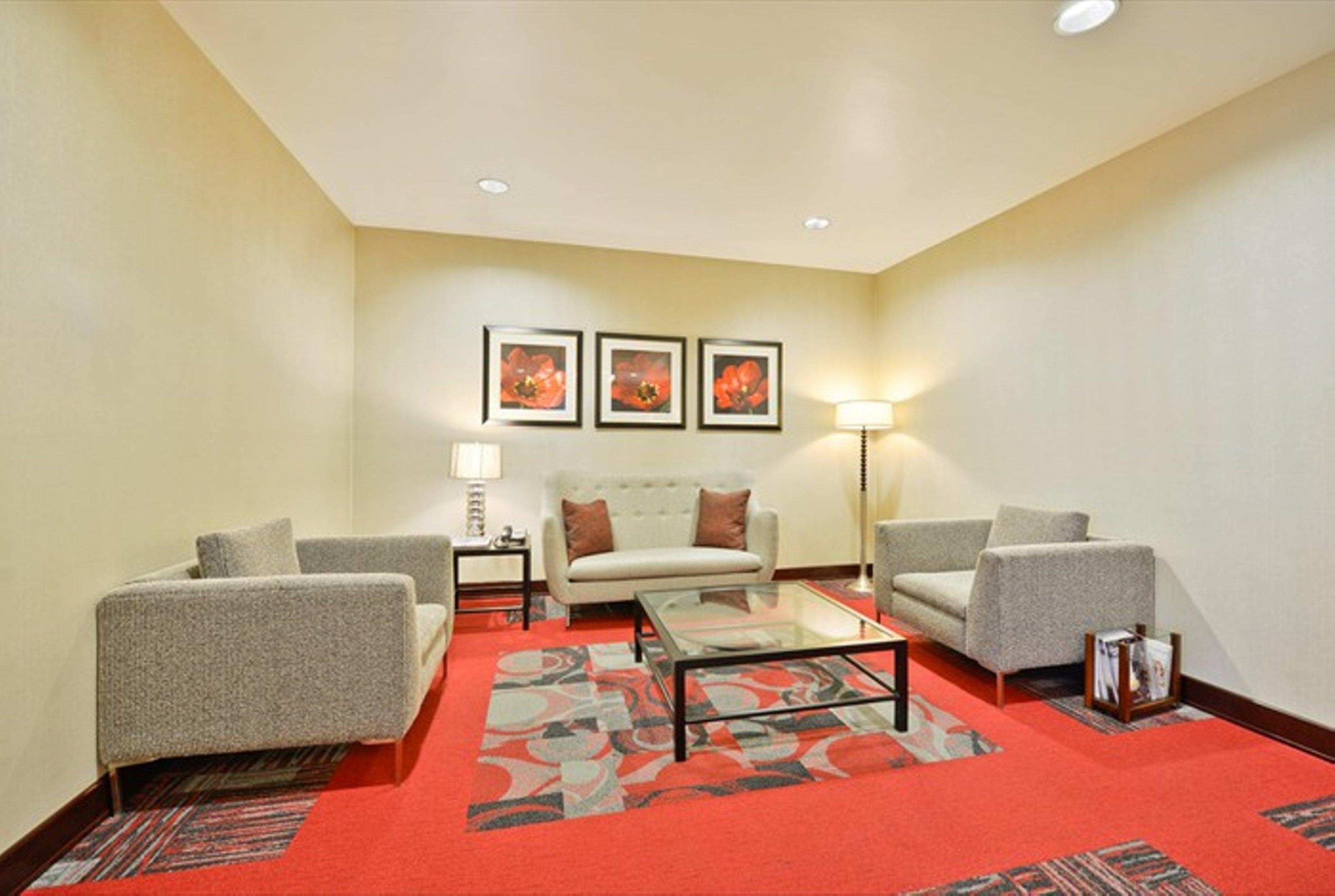 Holiday Inn Express & Suites Utica By Ihg Exterior foto