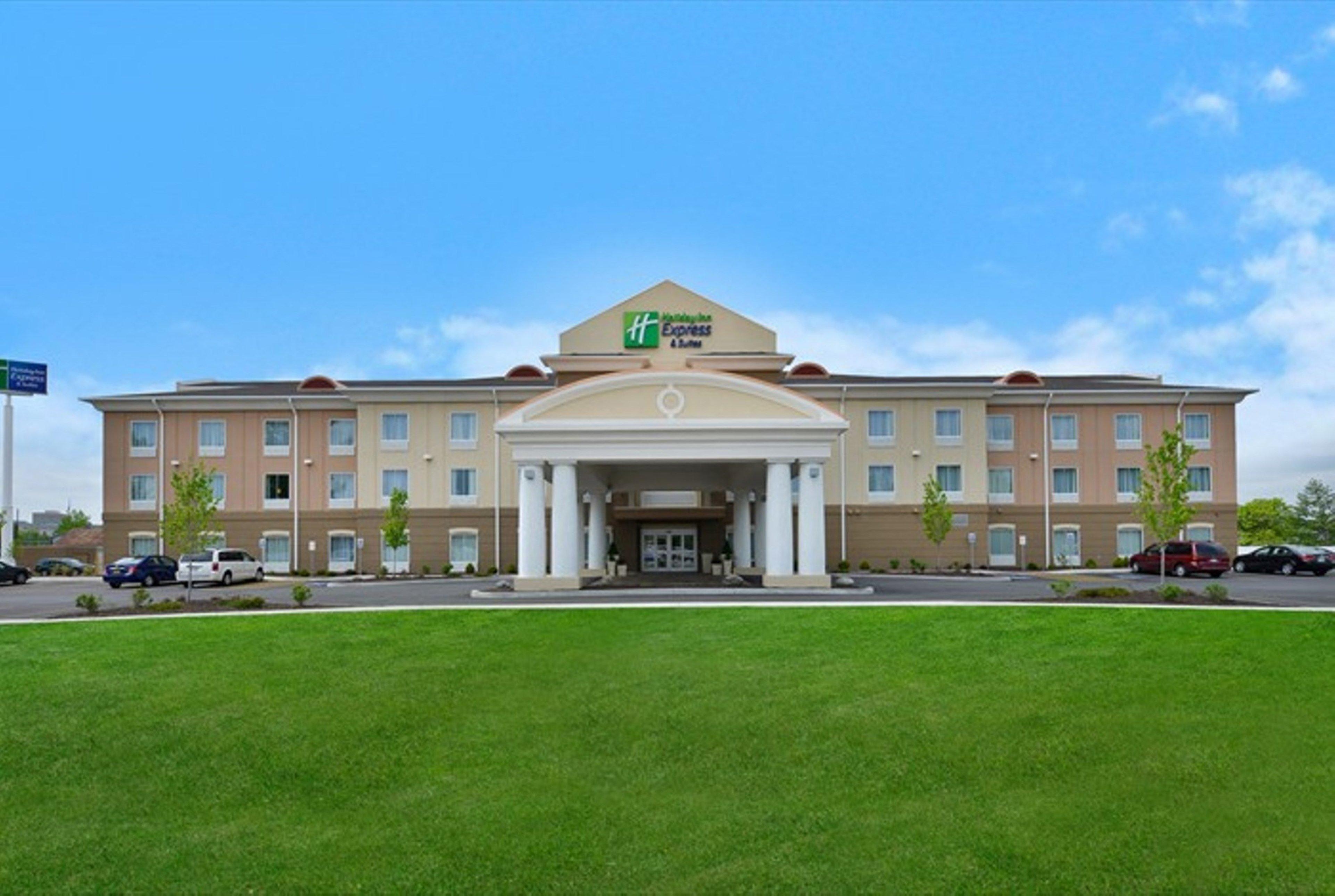 Holiday Inn Express & Suites Utica By Ihg Exterior foto
