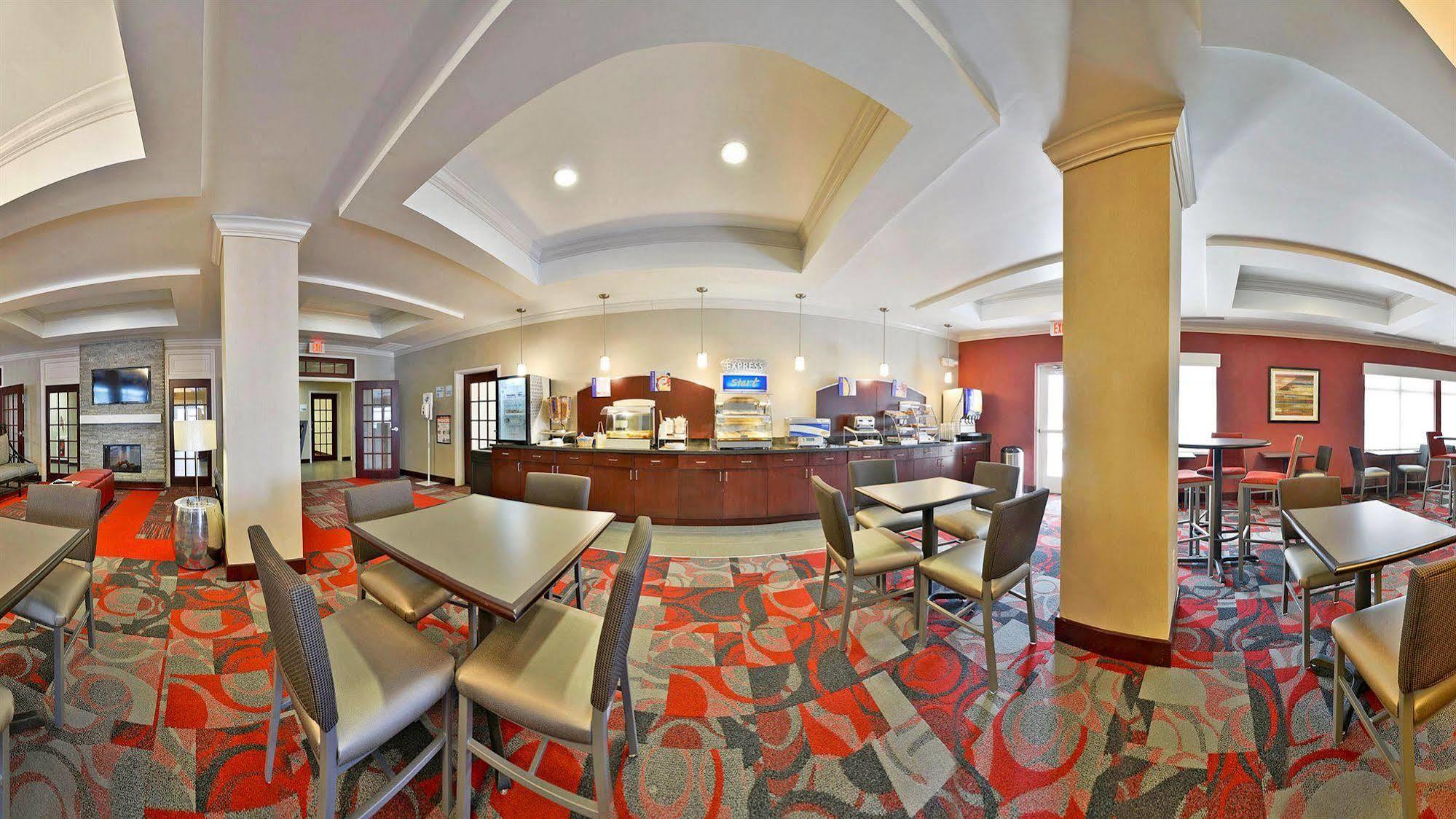 Holiday Inn Express & Suites Utica By Ihg Exterior foto